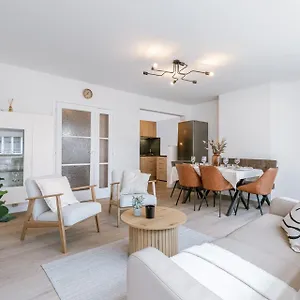 Hugo By The Harbor, Light-filled And Centrally Located - Free Parking Apartment